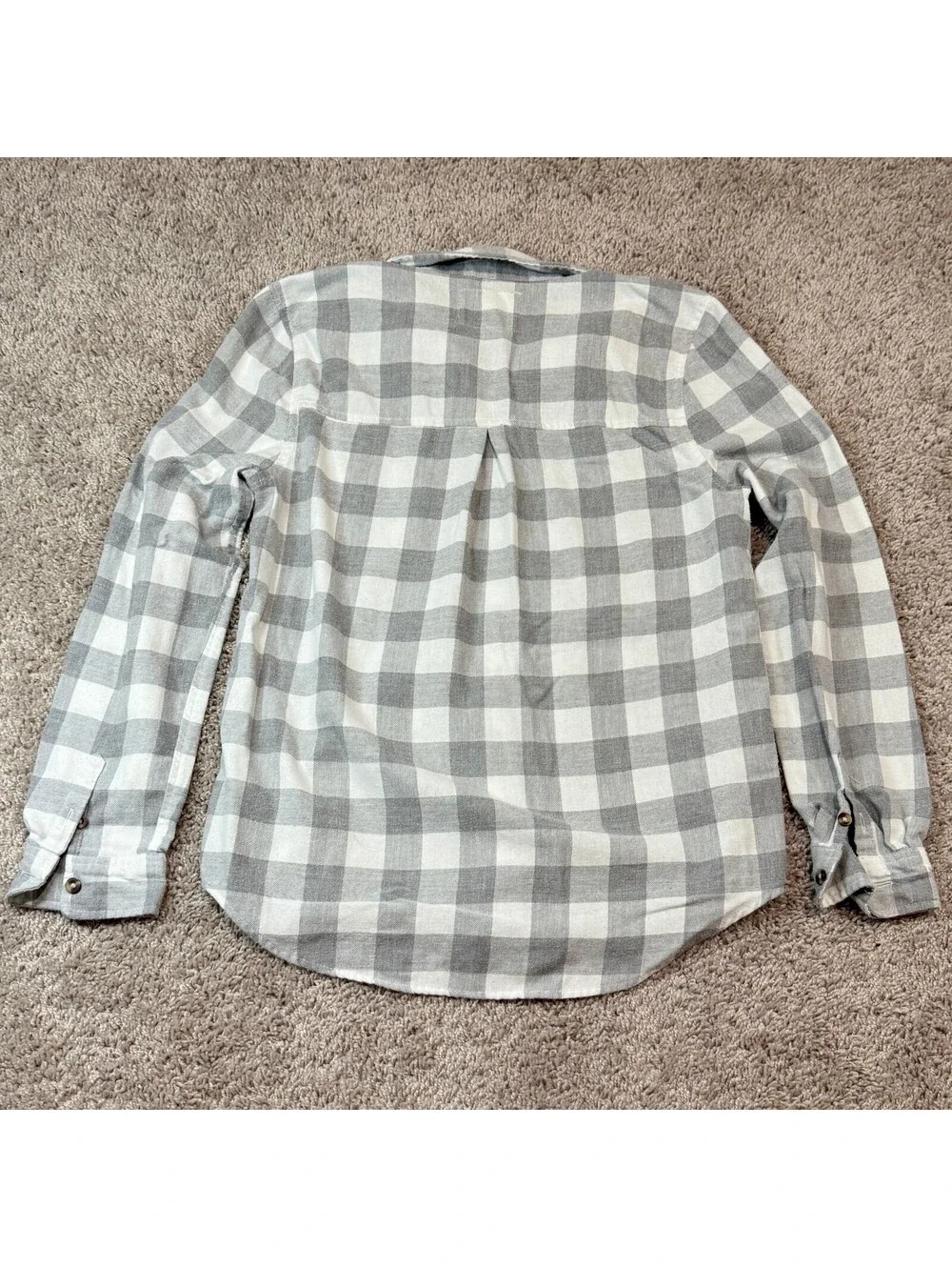 Aeropostale Gray and White Plaid Button-Up Shirt, Size Medium